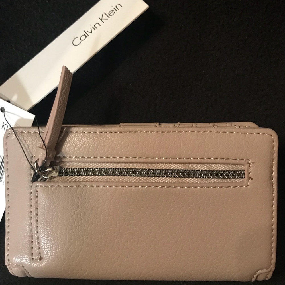 Calvin Klein Set - Picture 3 of 8